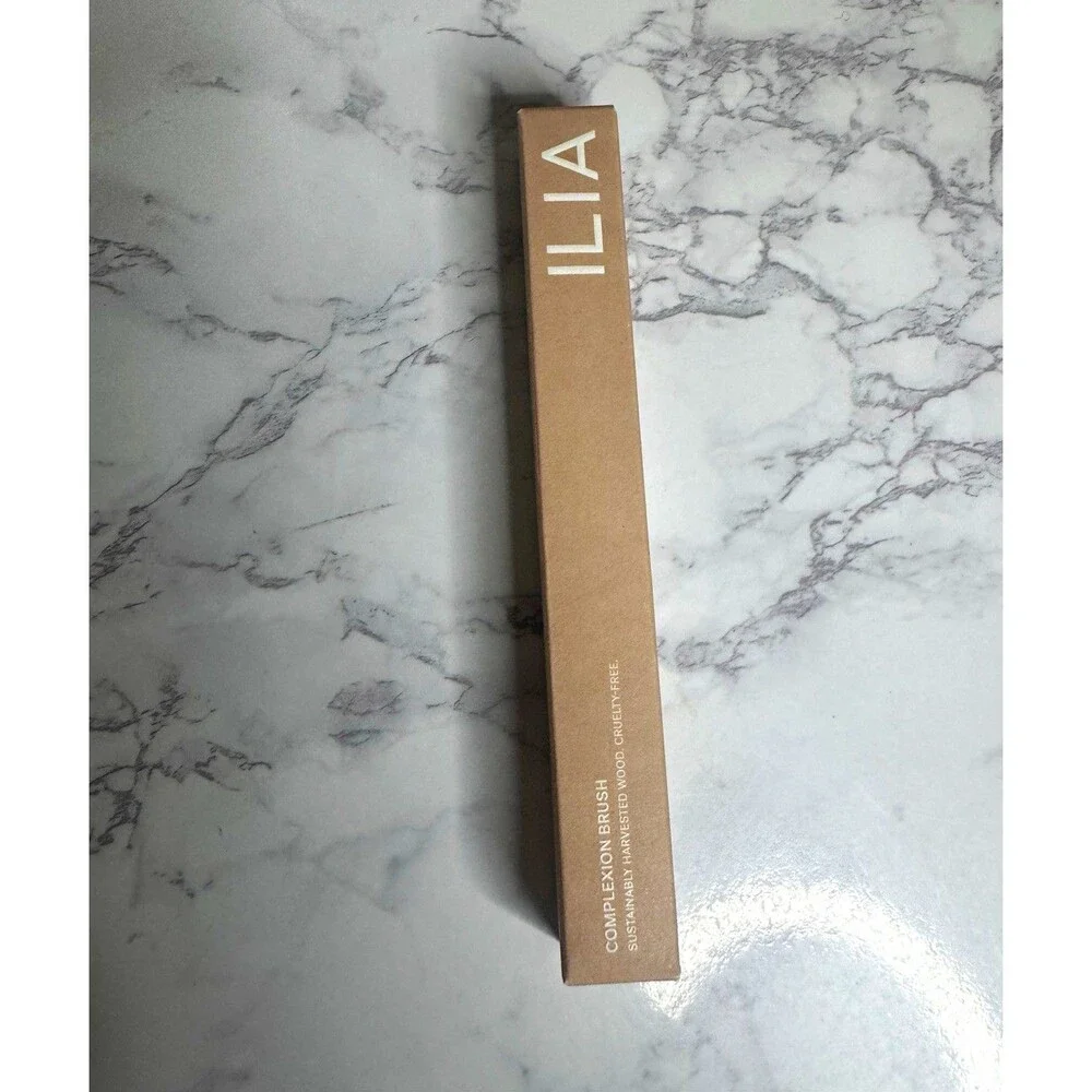 ILIA Complexion Brush Cruelty-Free Flat Wood Handle Beige MPN 5111